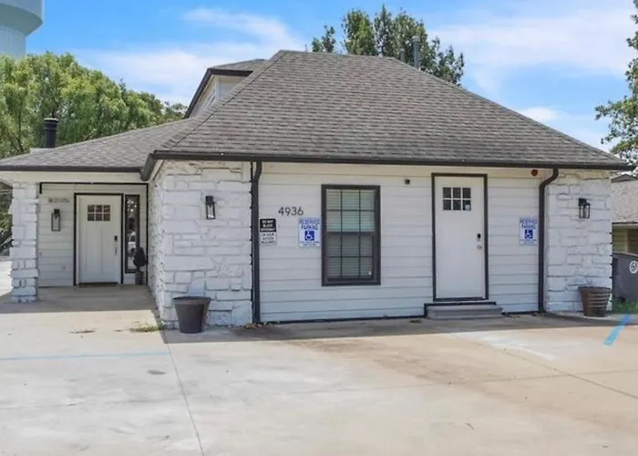 Cozy Private 5 Min From Saint Francis Hospital And Woodland Hills Mall *